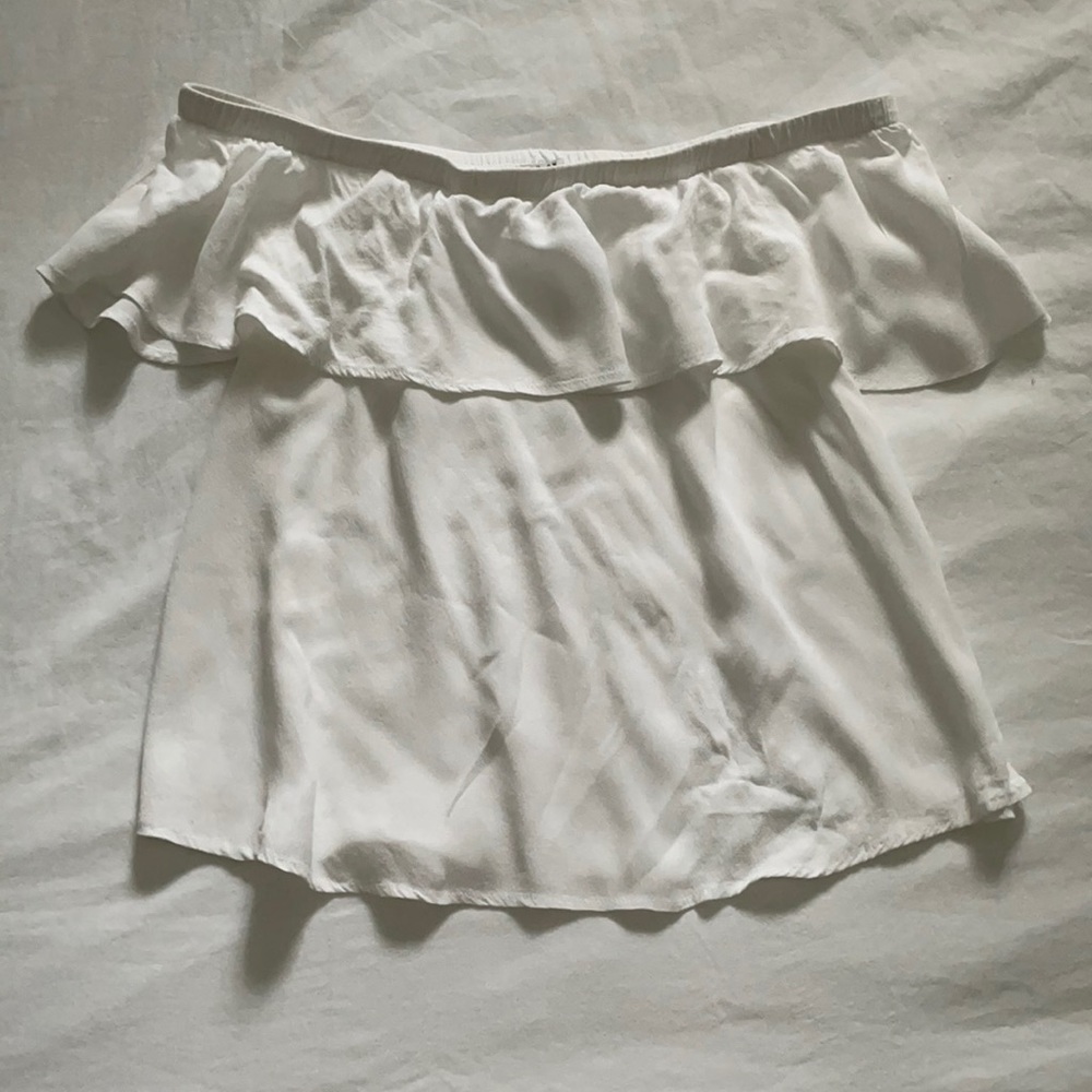 Off-the-Shoulder Flowy Blouse (white)